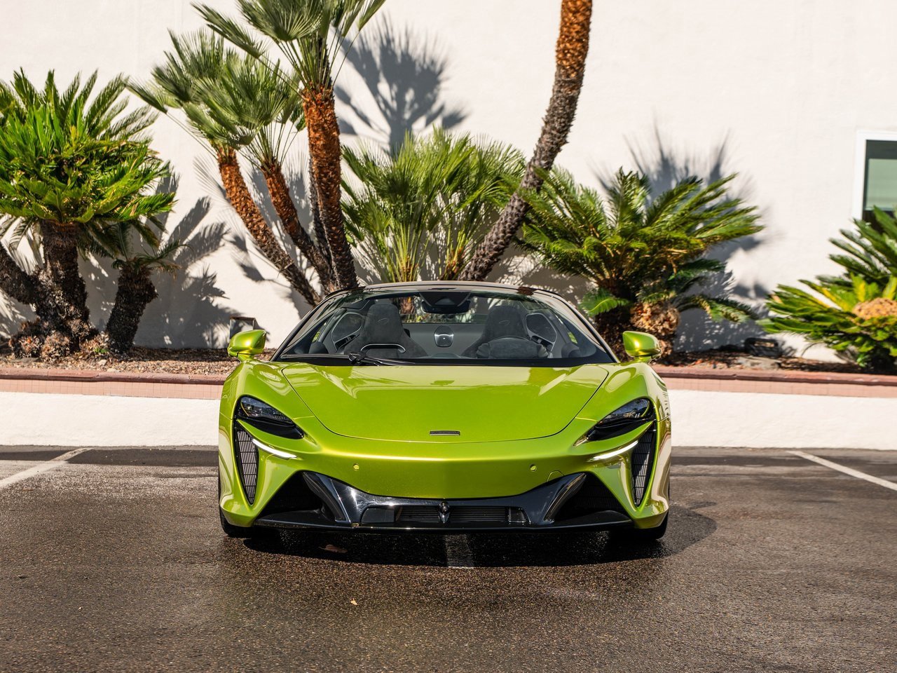 Used 2025 McLaren Artura Spider image 2