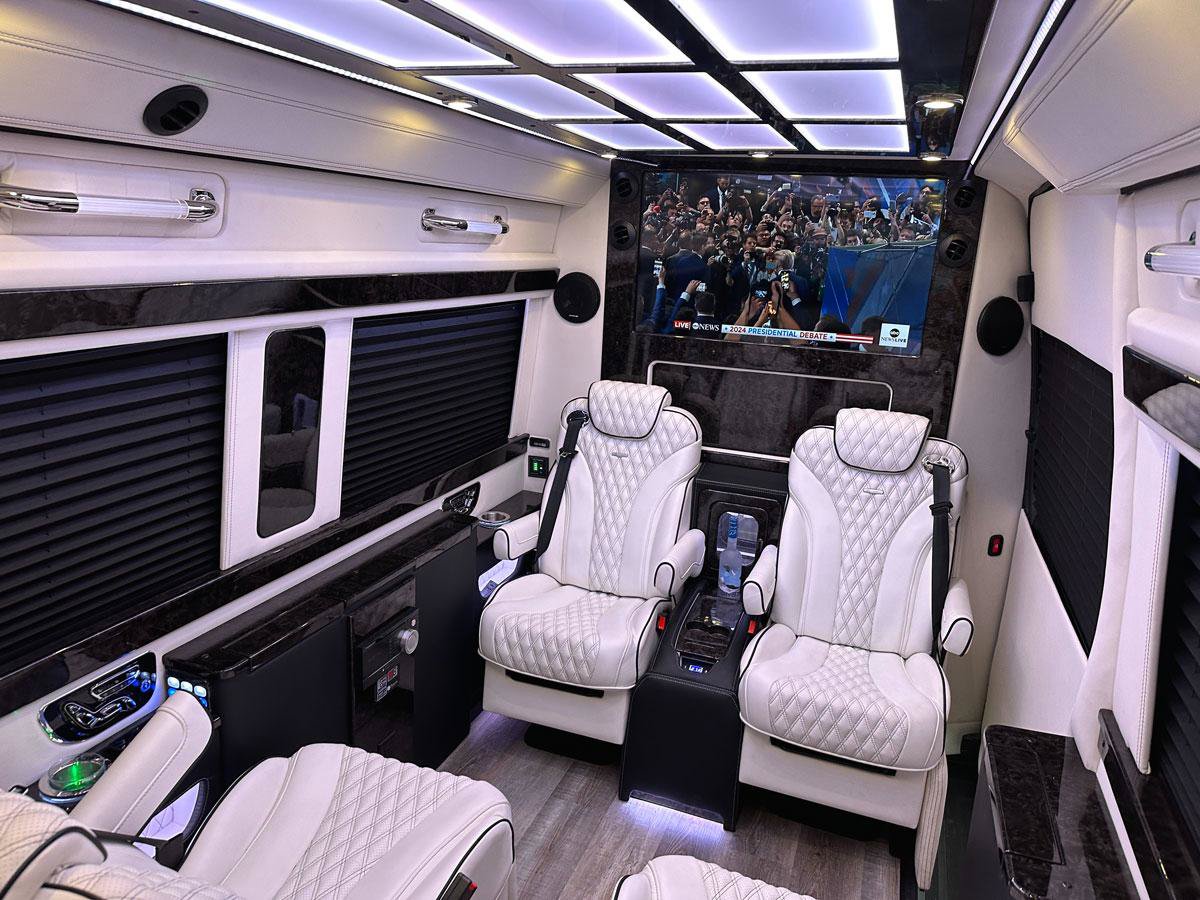 Used 2024 Mercedes-Benz Sprinter 3500 image 23