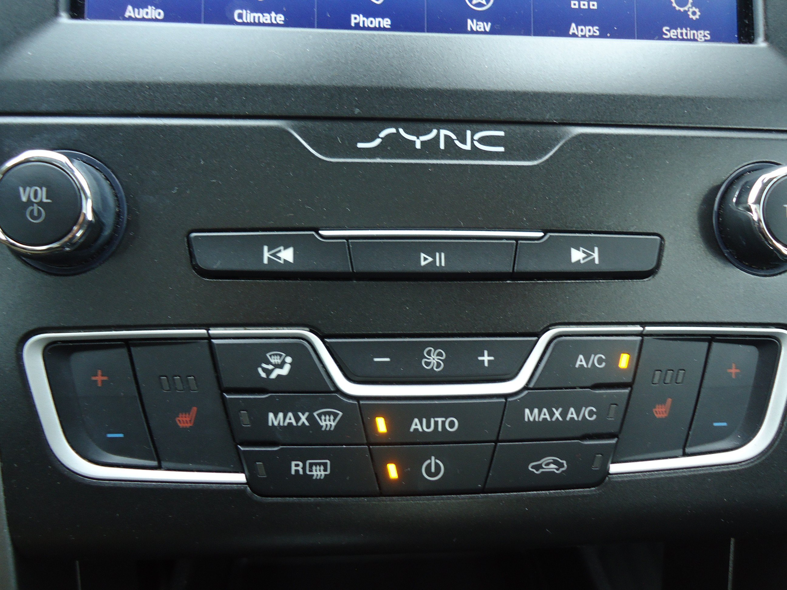 Used 2020 Ford Fusion SEL FWD image 27