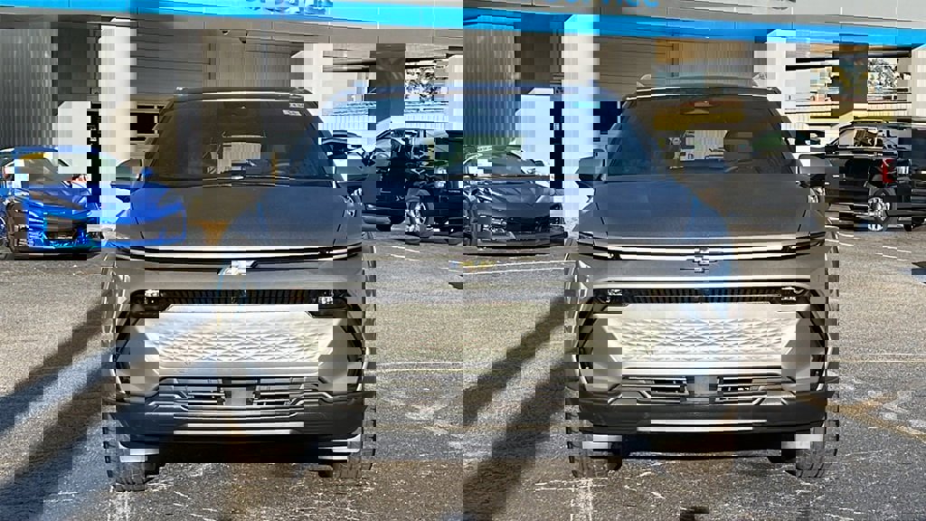 New 2026 Chevrolet Equinox EV LT image 2