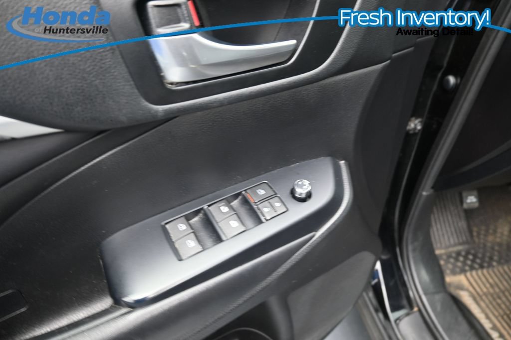 Used 2019 Toyota Highlander SE w/ Nightshade Edition AWD/4WD image 16