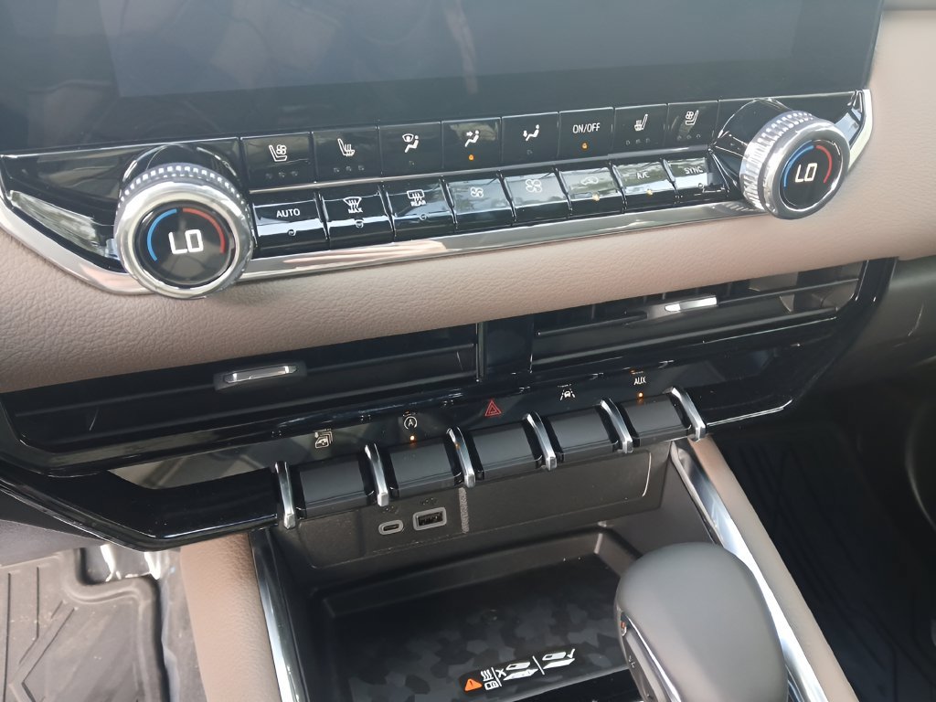 New 2026 GMC Canyon Denali AWD/4WD image 16
