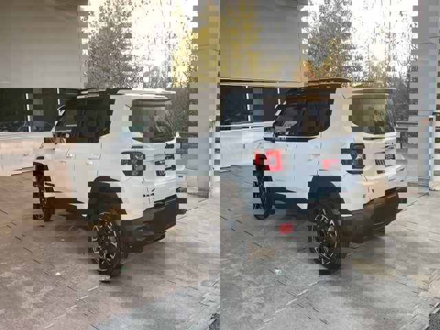 Used 2023 Jeep Renegade Trailhawk image 38