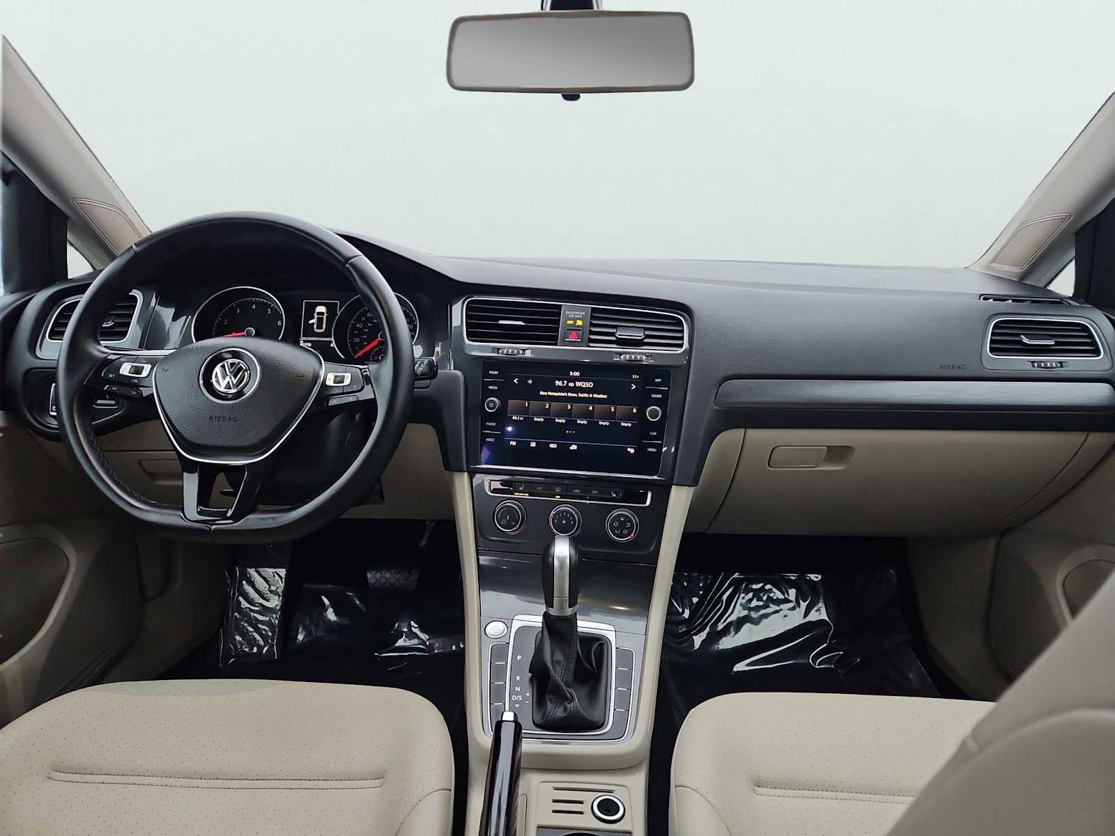 Used 2018 Volkswagen Golf SE image 11