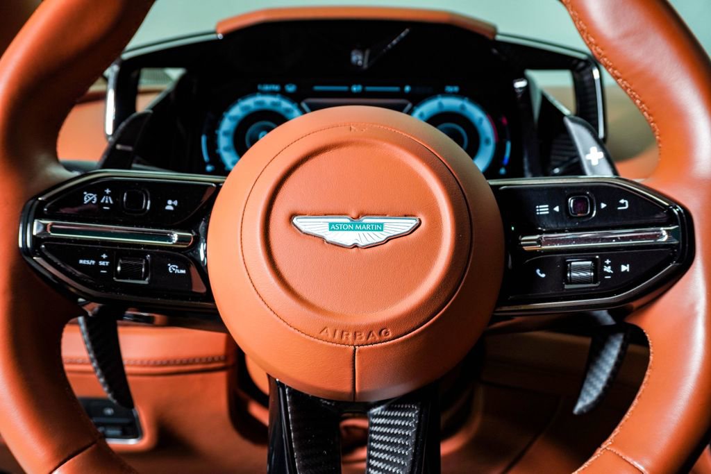 Used 2025 Aston Martin Vanquish RWD image 26