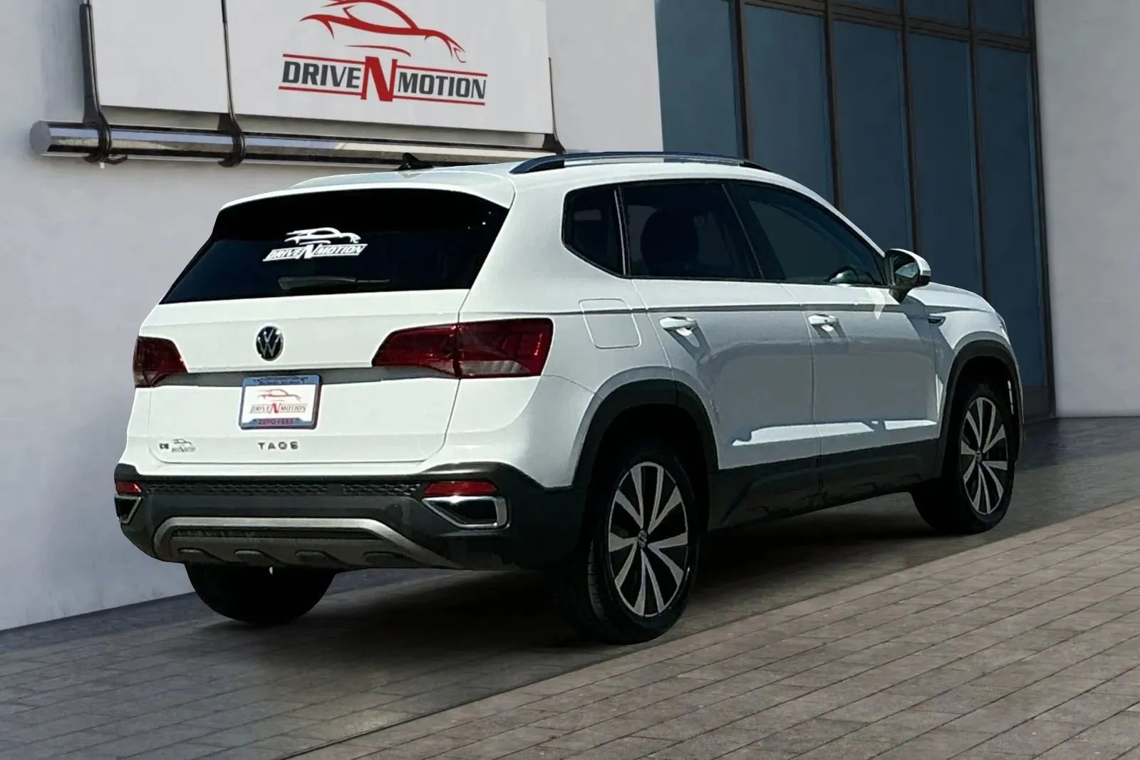 Used 2023 Volkswagen Taos SE image 4