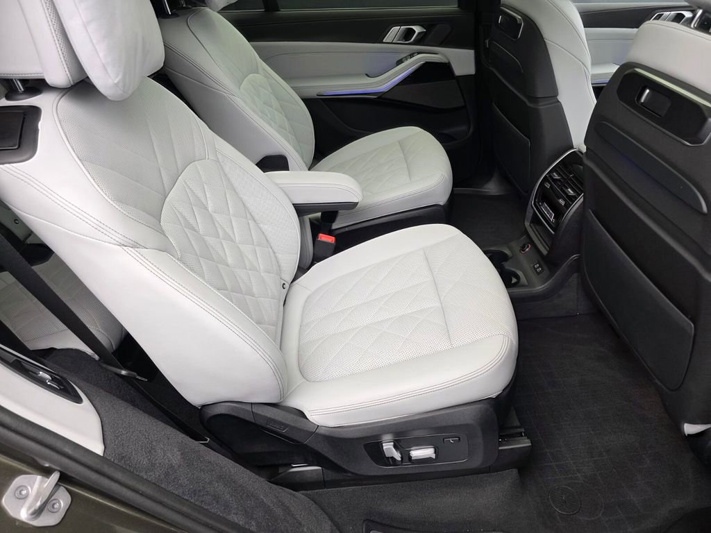 Used 2025 BMW X7 xDrive40i w/ M Sport Package AWD/4WD image 28