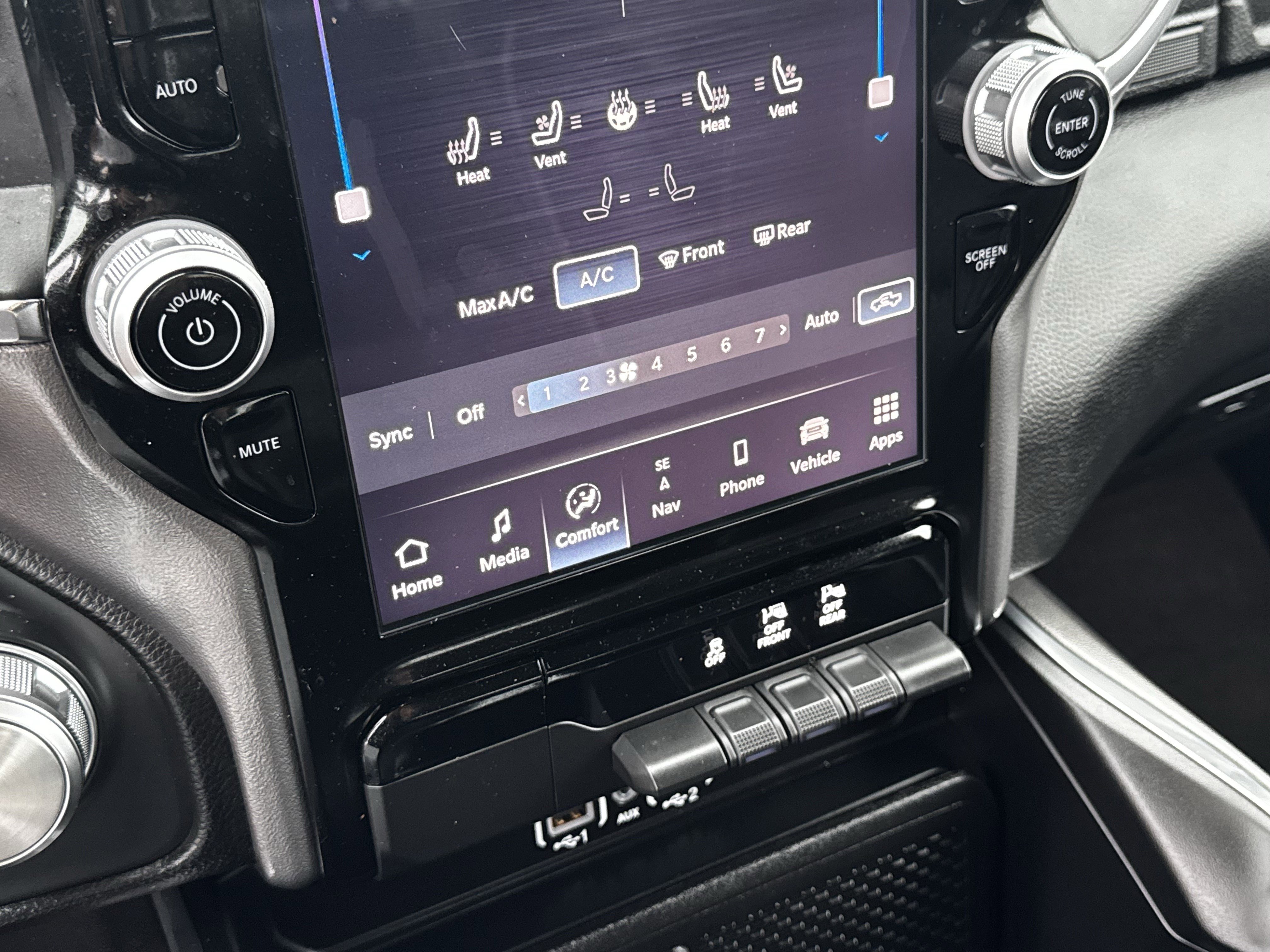 Used 2025 RAM 1500 Laramie w/ Sport Appearance Package image 22