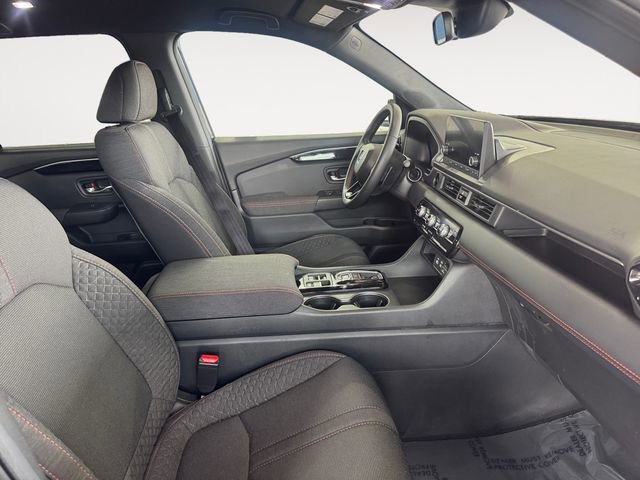 Used 2025 Honda Pilot Sport image 14