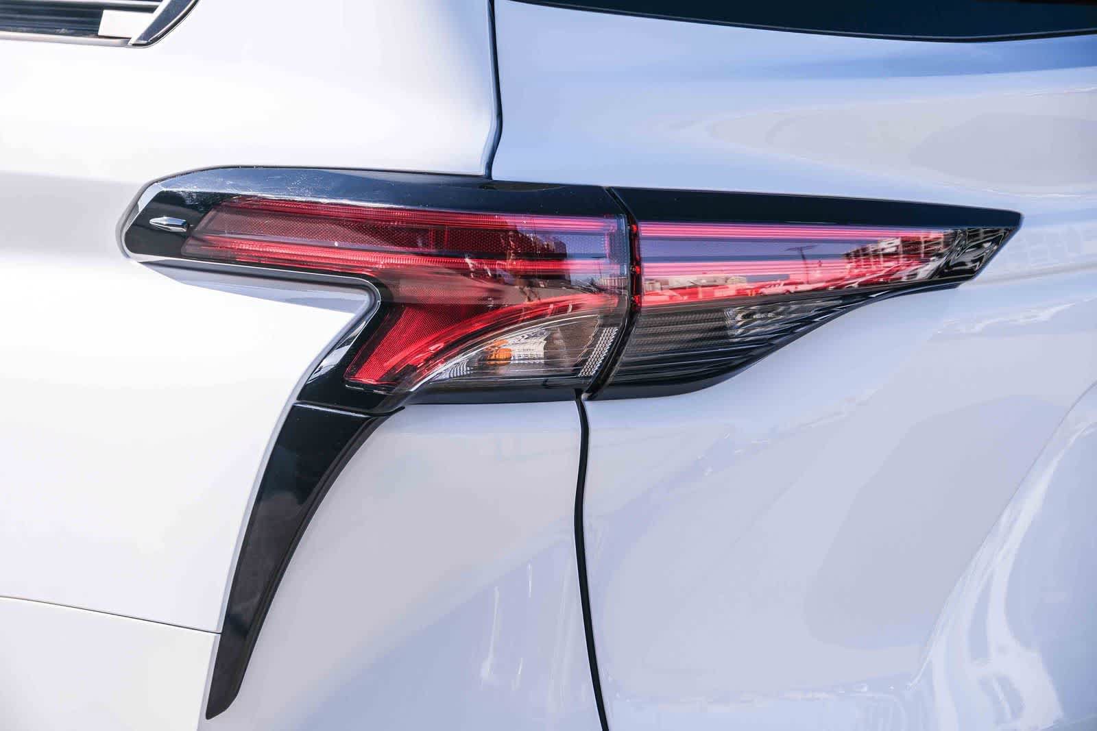 Certified 2024 Toyota Sienna XSE w/ XSE Premium Package FWD image 7