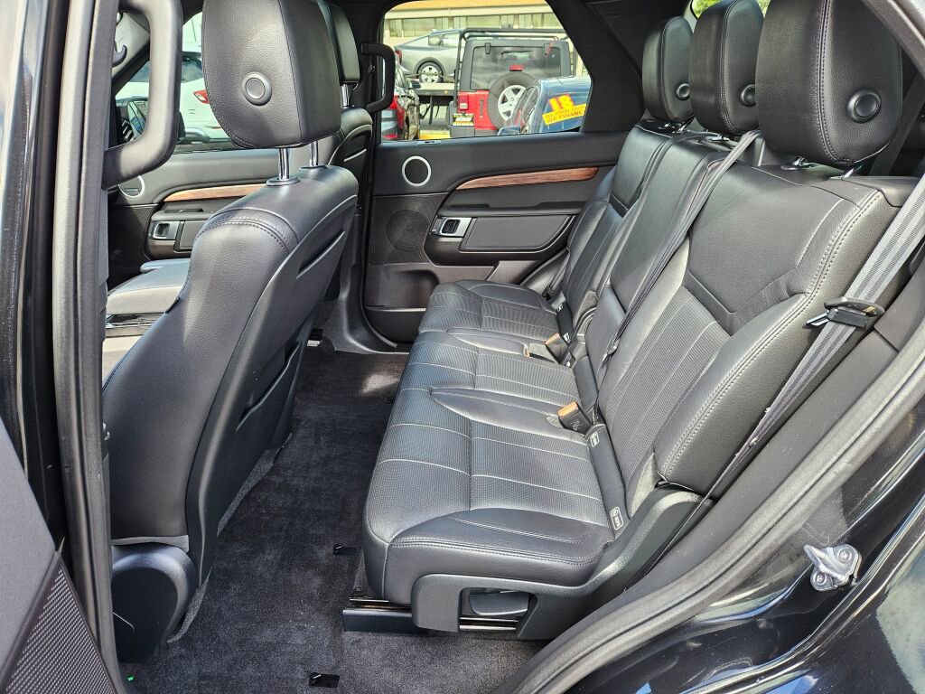 Used 2018 Land Rover Discovery HSE AWD/4WD image 16