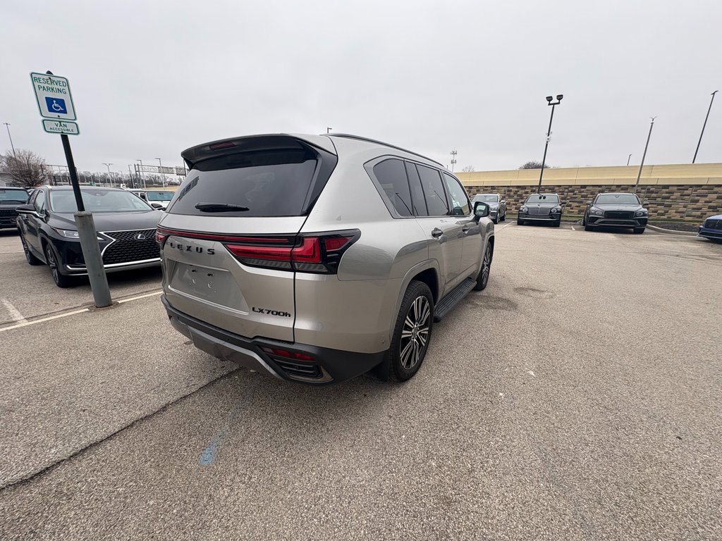 Used 2025 Lexus LX 700h Luxury image 7