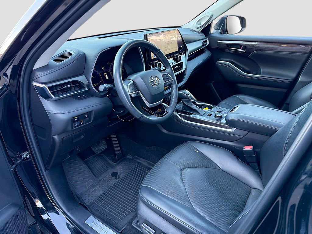 Used 2023 Toyota Highlander Limited image 30