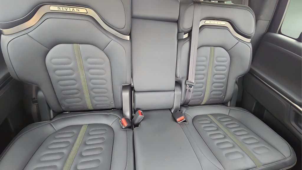 Used 2025 Rivian R1S Adventure Dual AWD/4WD image 9