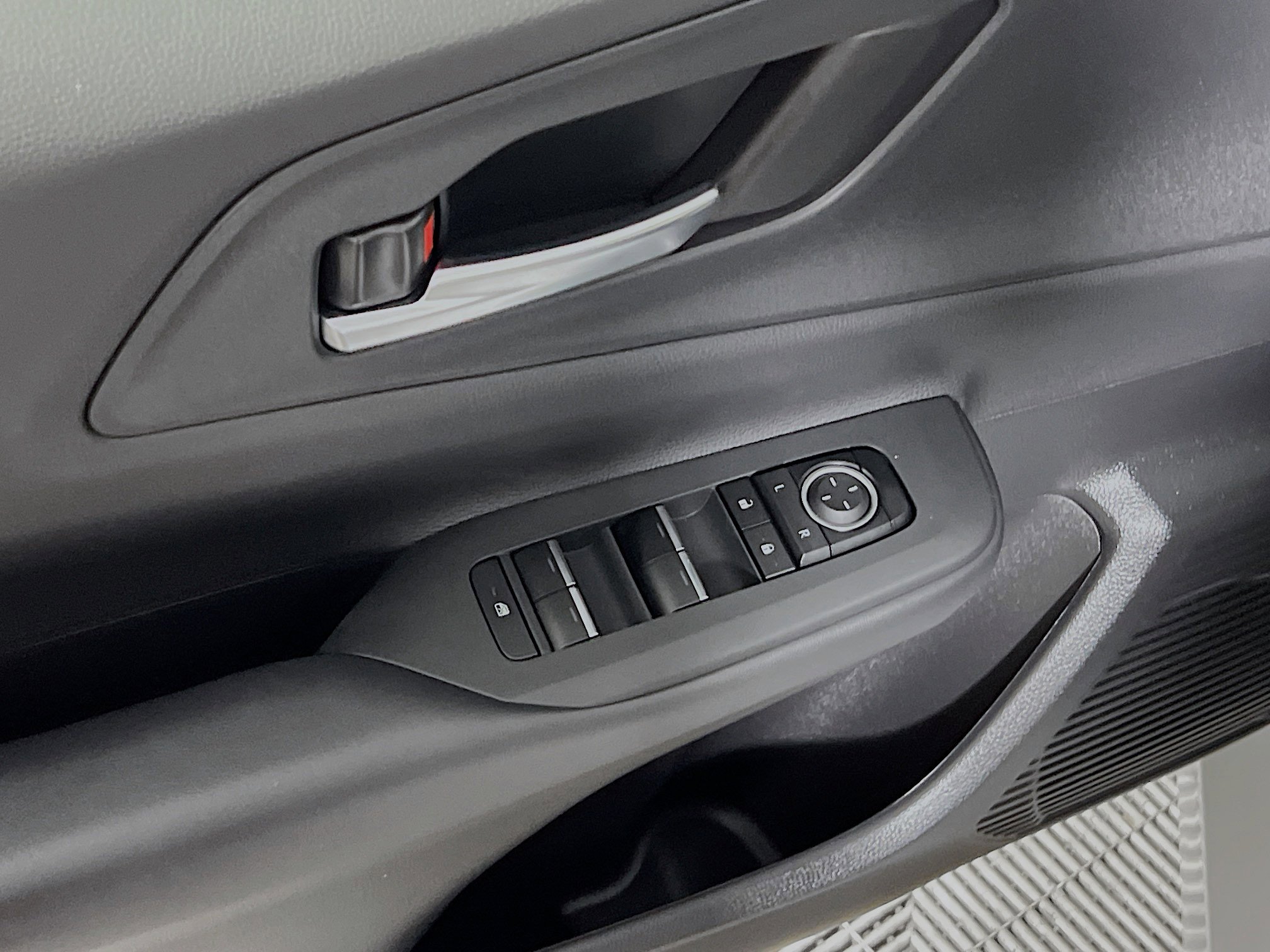 Used 2025 Toyota Prius Plug-In Hybrid FWD image 17