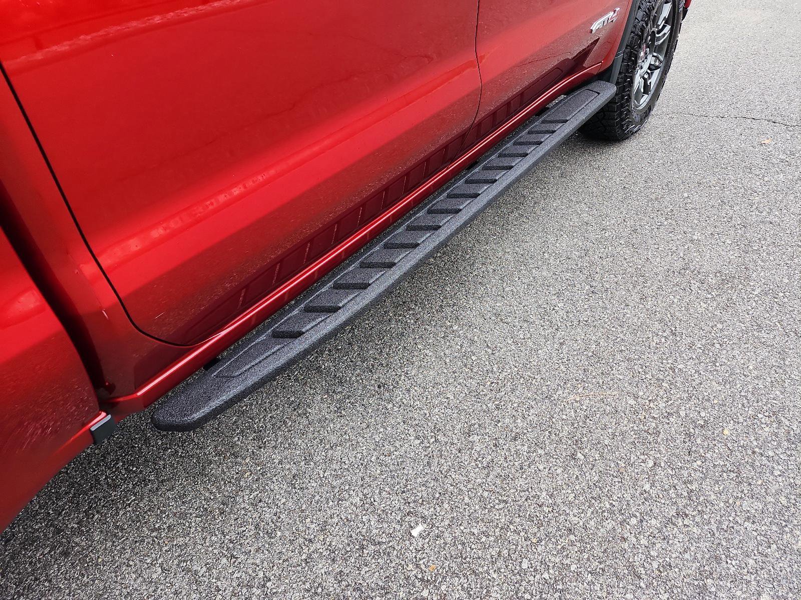 Used 2024 GMC Sierra 1500 AT4 w/ Technology Package image 6