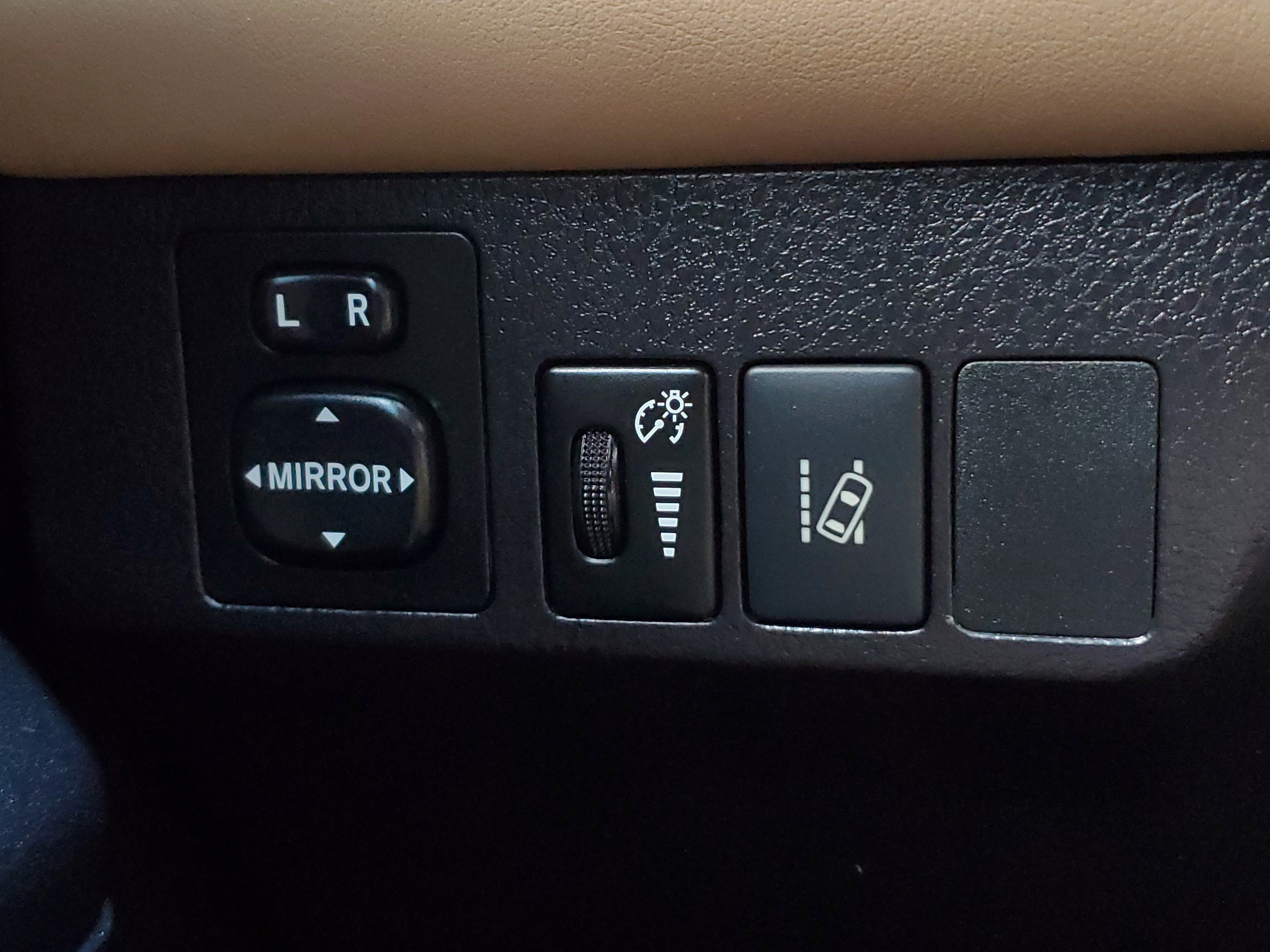 Used 2018 Toyota RAV4 XLE FWD image 31