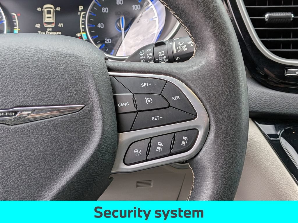 Used 2023 Chrysler Pacifica Touring-L FWD image 20