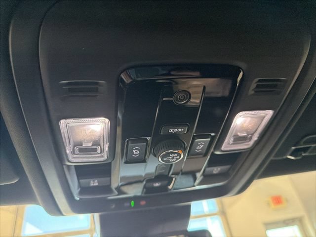 Used 2026 GMC Yukon XL Denali w/ Sun & Power Step Package AWD/4WD image 16