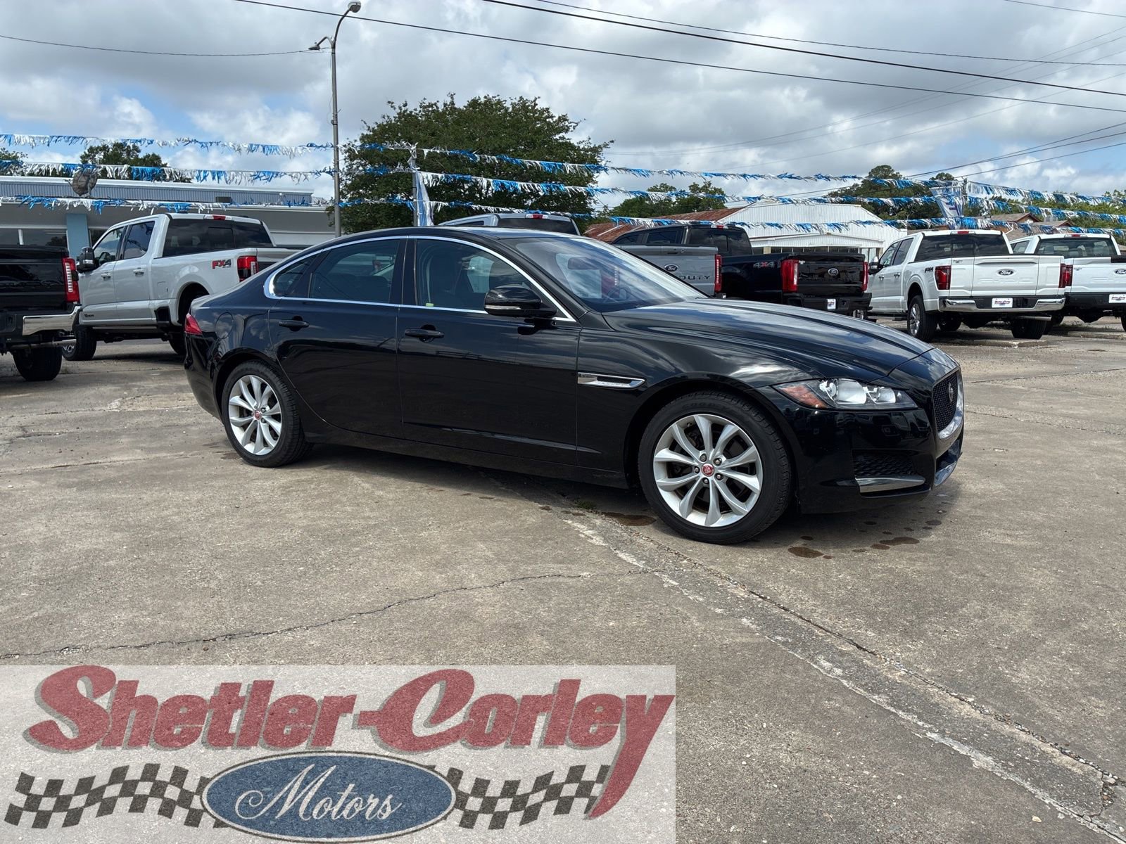 Used 2018 Jaguar XF Premium RWD image 1
