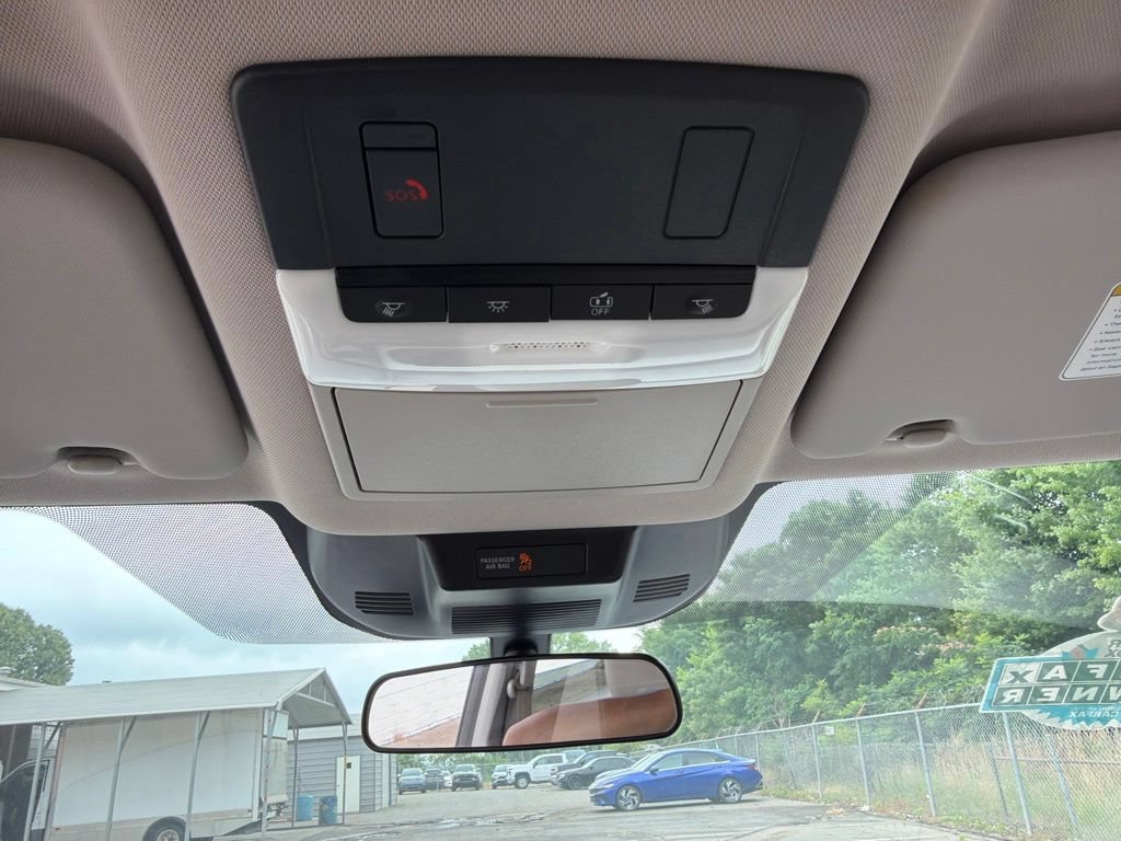Used 2025 Nissan Rogue SV AWD/4WD image 34