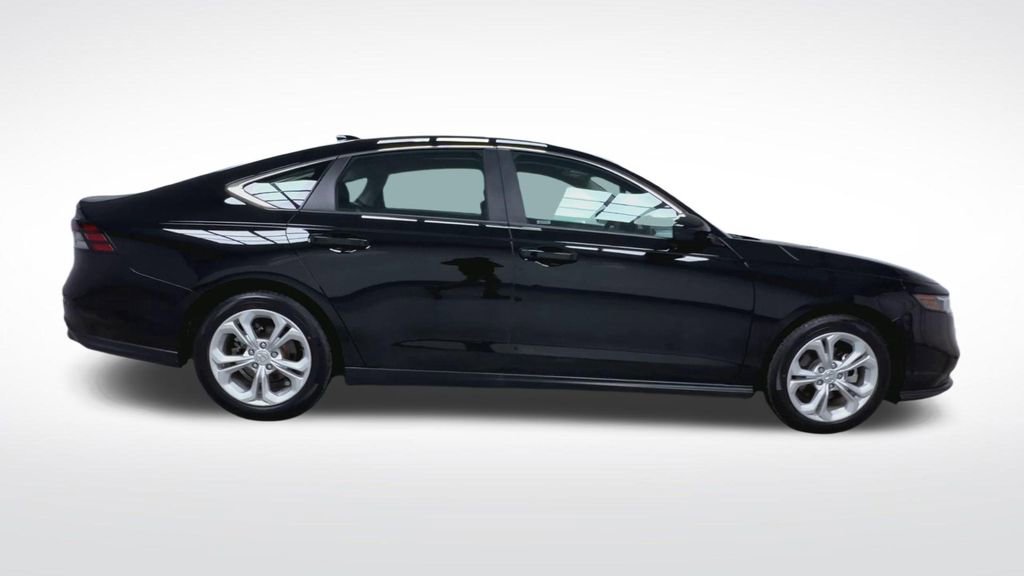 Used 2025 Honda Accord LX image 9