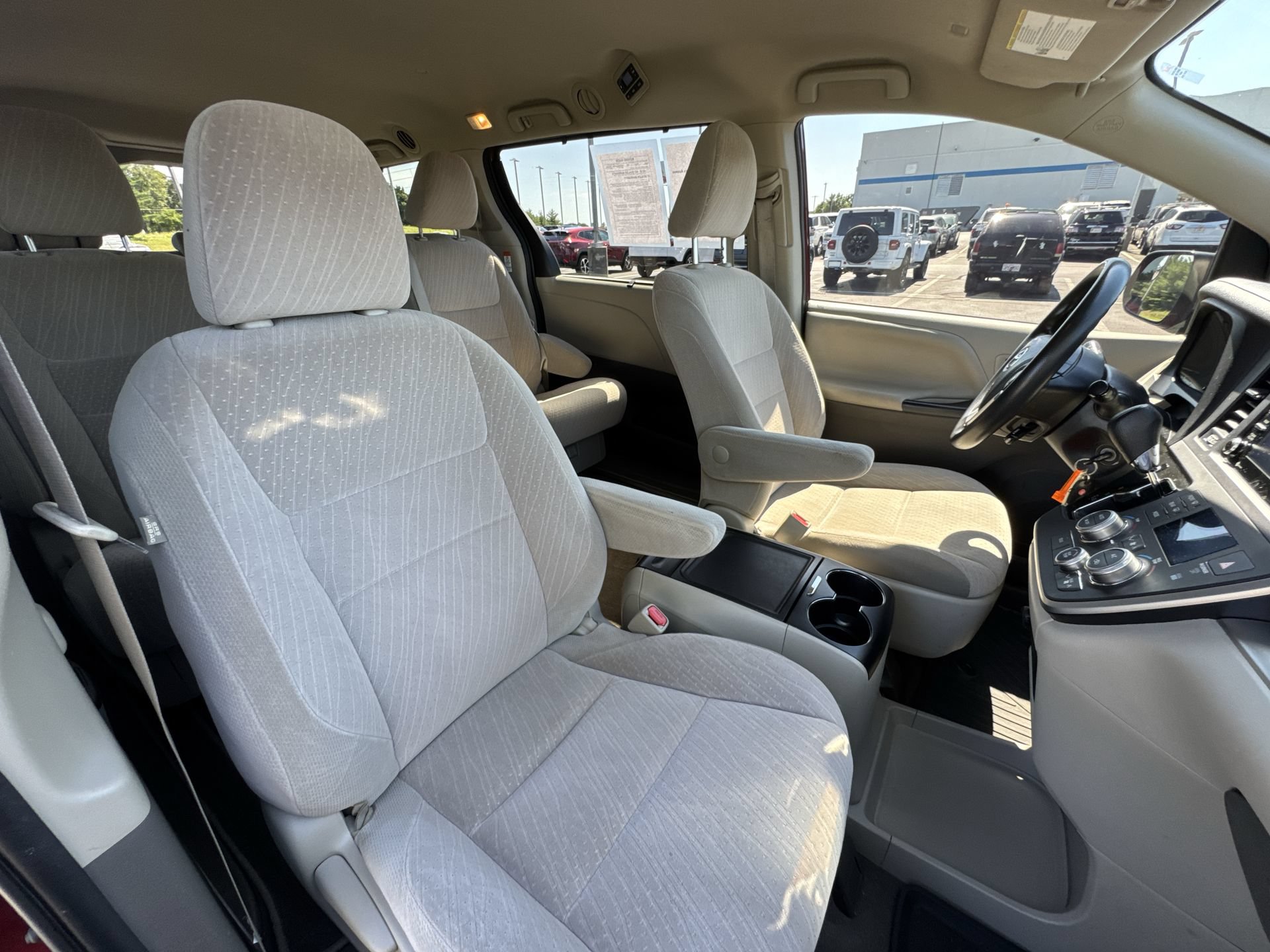 Used 2020 Toyota Sienna LE FWD image 26