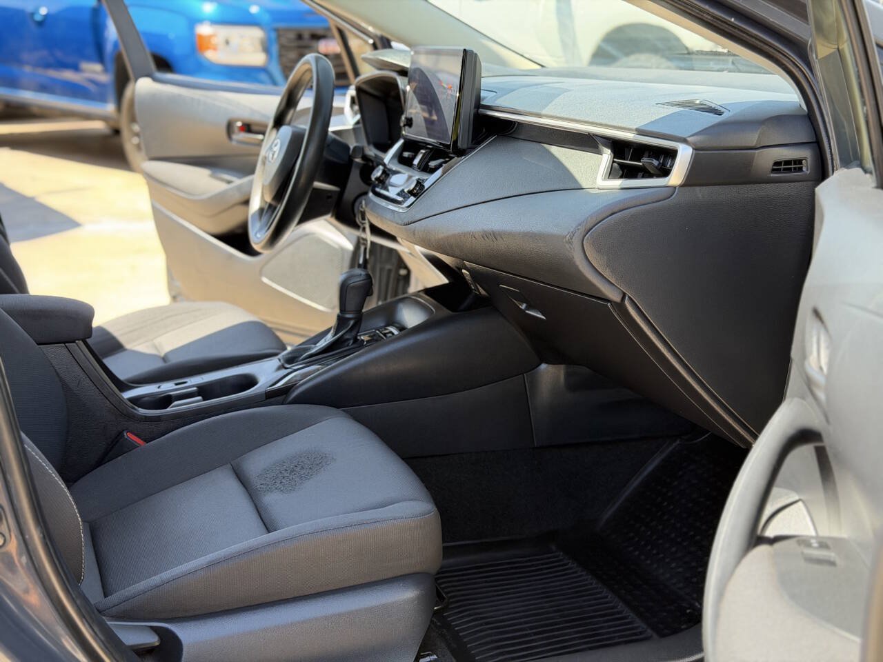 Used 2023 Toyota Corolla LE FWD image 5
