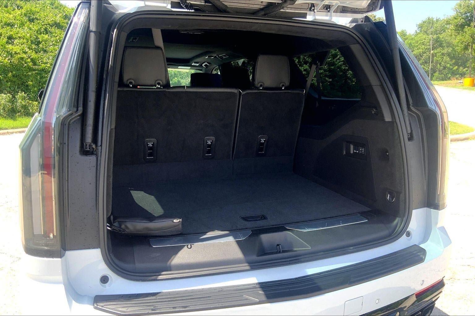 Certified 2026 Cadillac Escalade ESV V AWD/4WD image 4