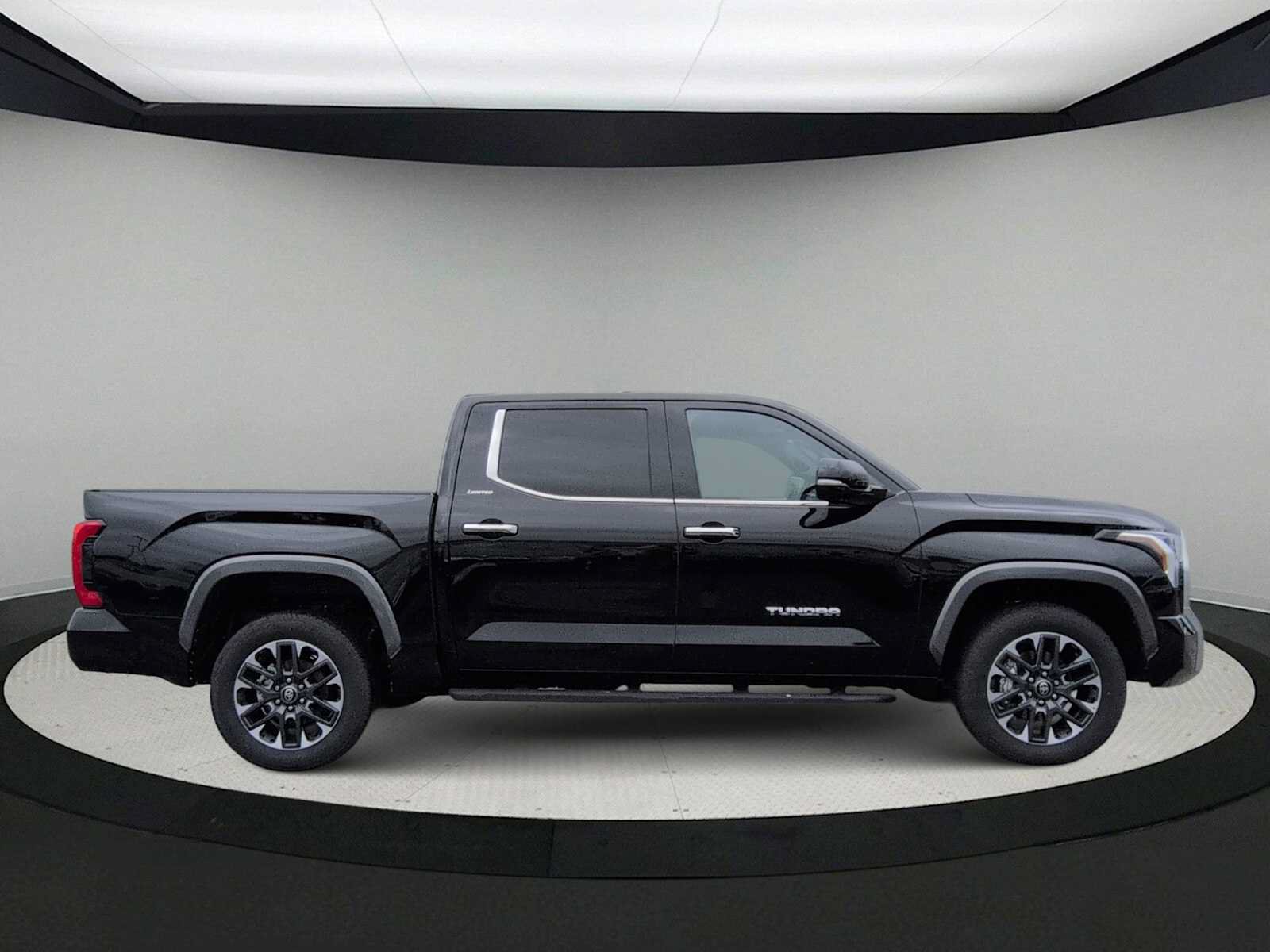 Used 2025 Toyota Tundra Limited AWD/4WD image 9