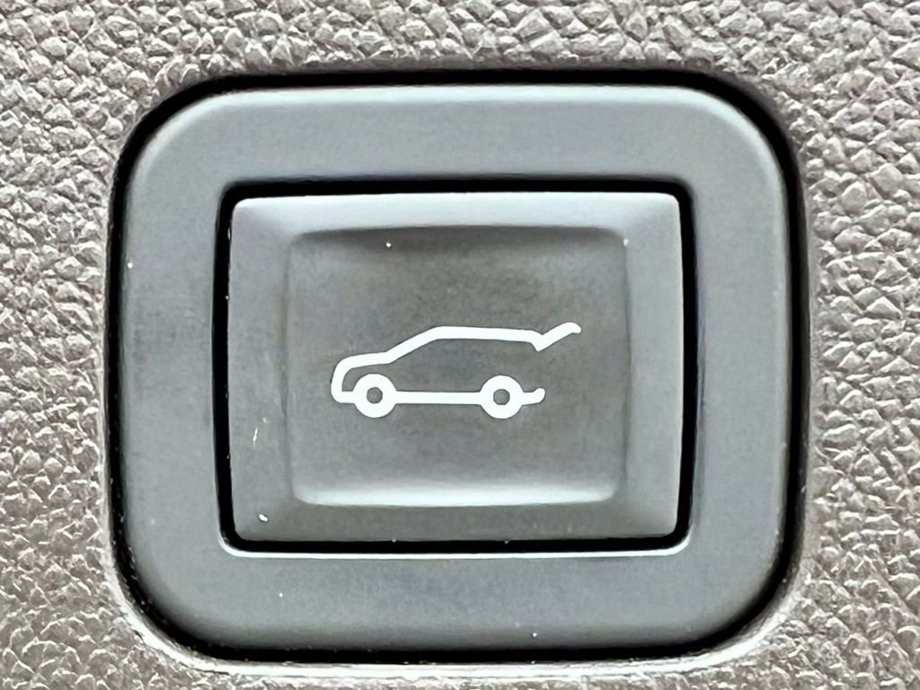 Used 2024 GMC Yukon XL Denali w/ Advanced Technology Package image 47