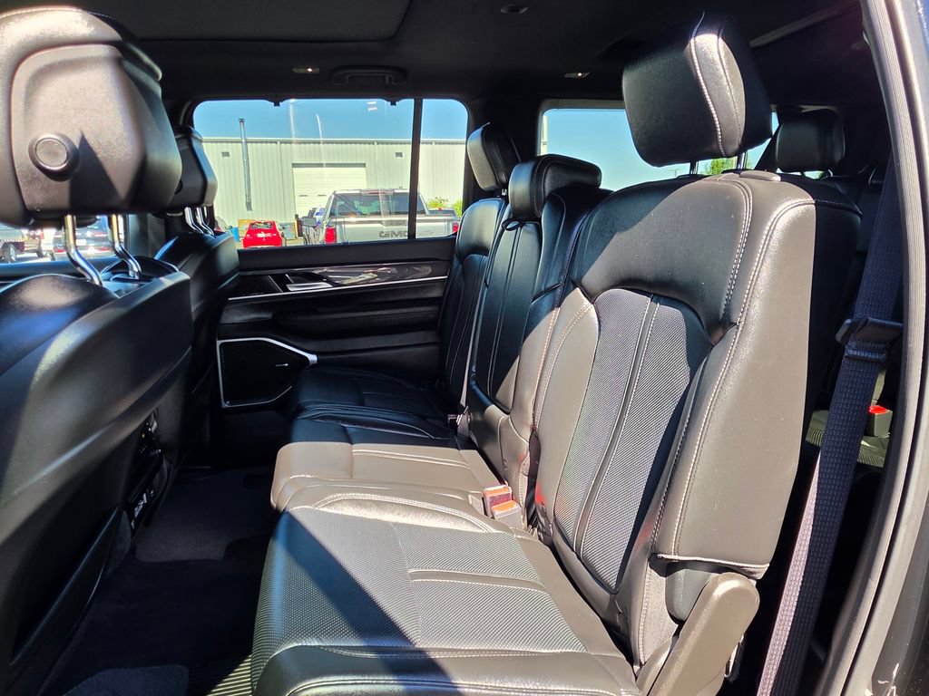Used 2024 Jeep Wagoneer L 4WD w/ Premium Group I image 31