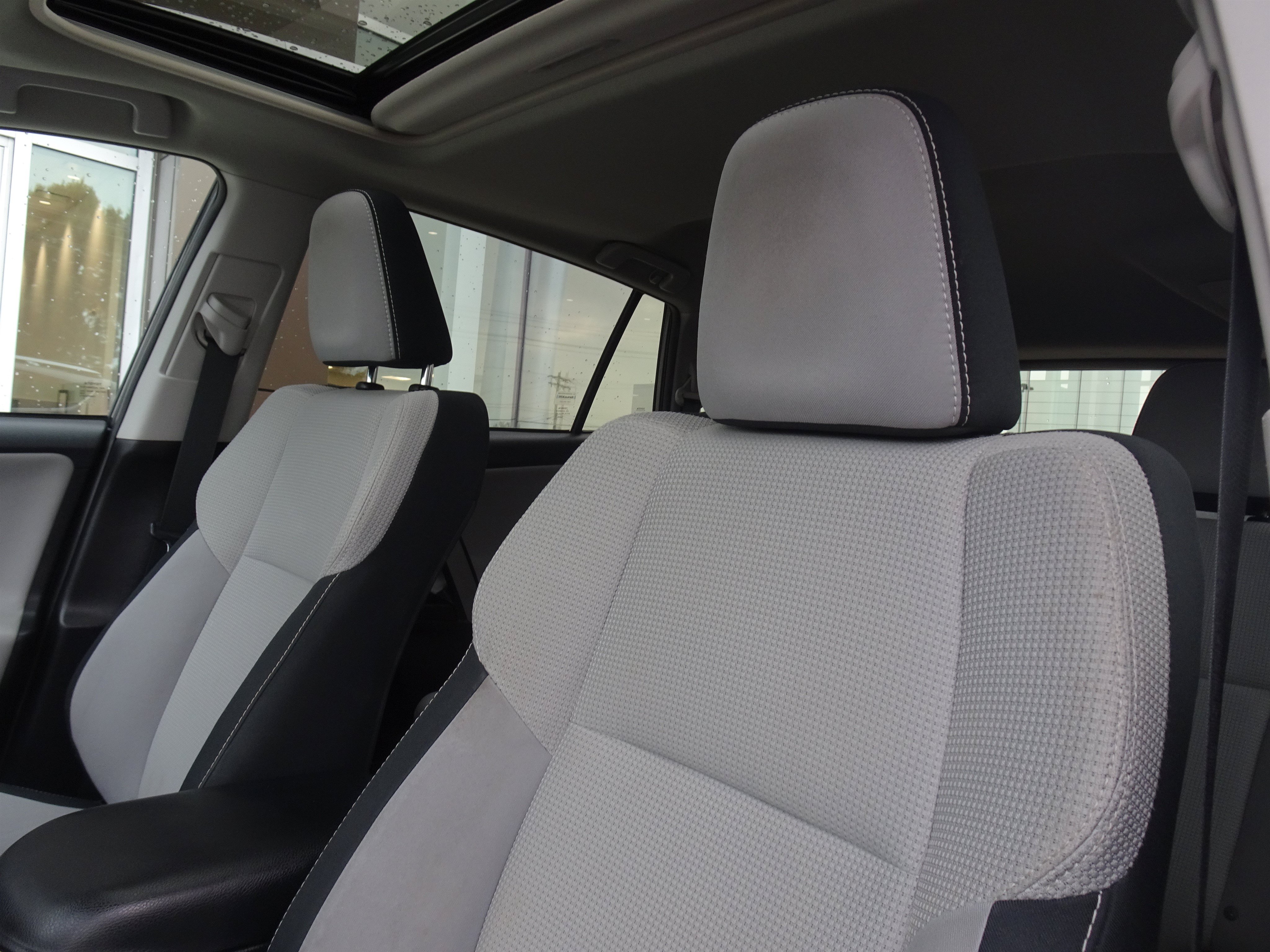 Used 2017 Toyota RAV4 XLE FWD image 10