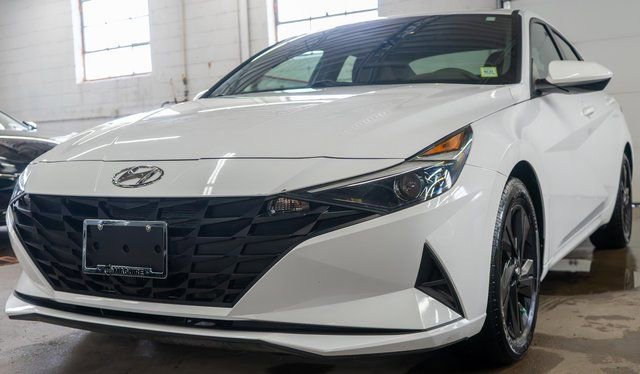 Used 2021 Hyundai Elantra Blue image 2