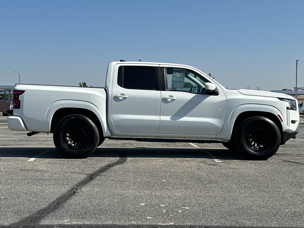 Used 2023 Nissan Frontier SV RWD image 2