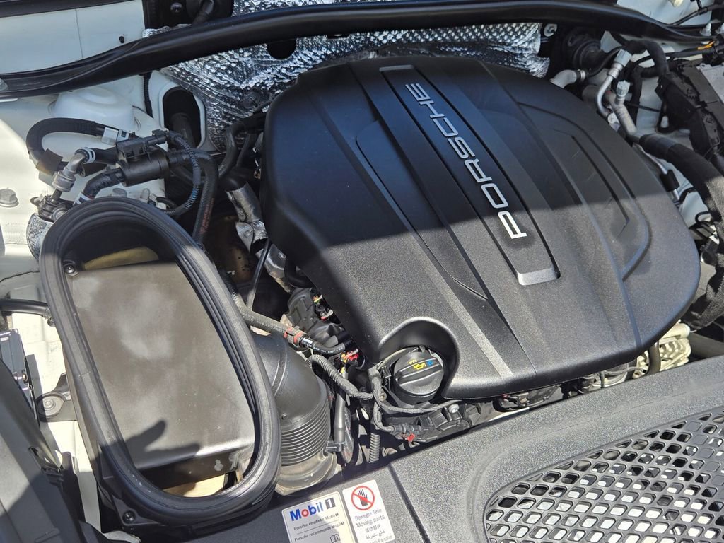 Used 2020 Porsche Macan AWD/4WD image 9