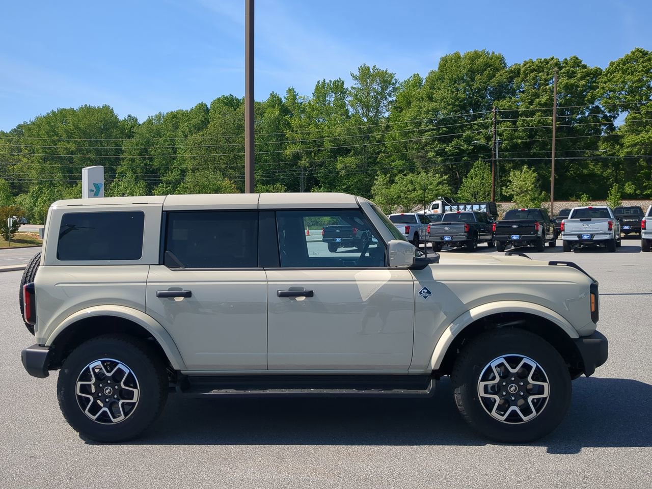 New 2026 Ford Bronco Outer Banks AWD/4WD image 2