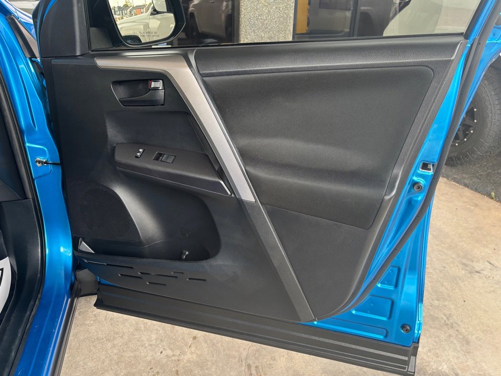 Used 2018 Toyota RAV4 LE w/ All Weather Liner Package image 37