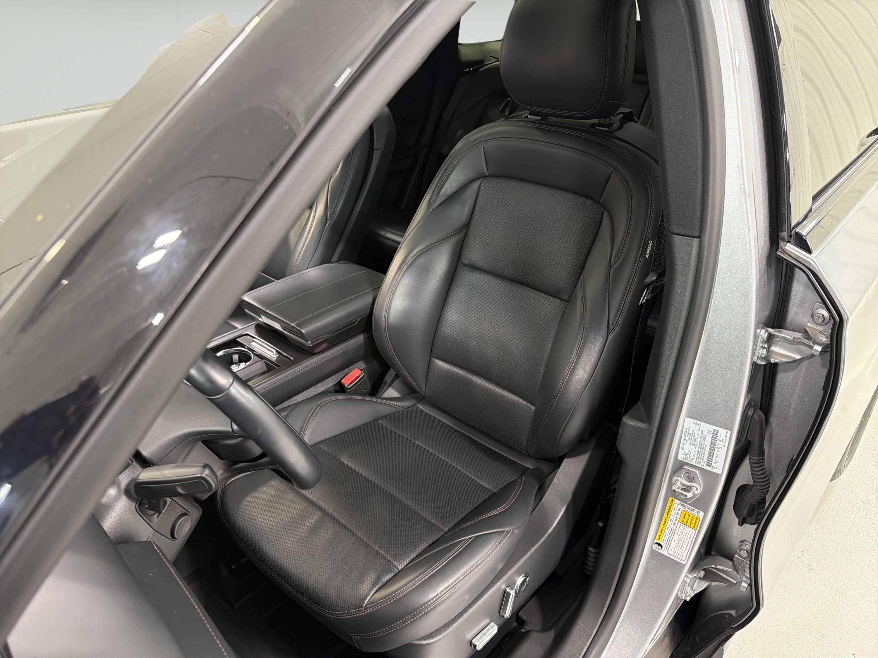 Used 2024 Lincoln Nautilus Premier w/ Equipment Group 102A AWD/4WD image 10