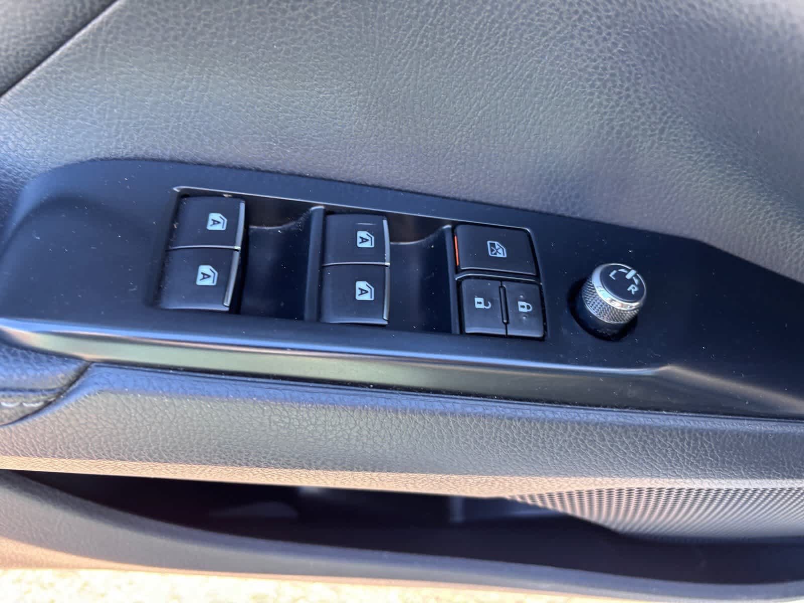 Used 2018 Toyota Camry XSE FWD image 11