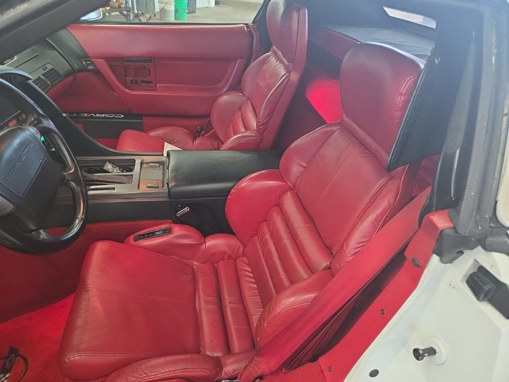 Used 1991 Chevrolet Corvette Convertible RWD image 12