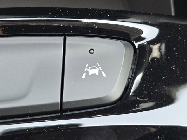 Used 2025 Chevrolet Trax LT w/ Driver Confidence Package image 9