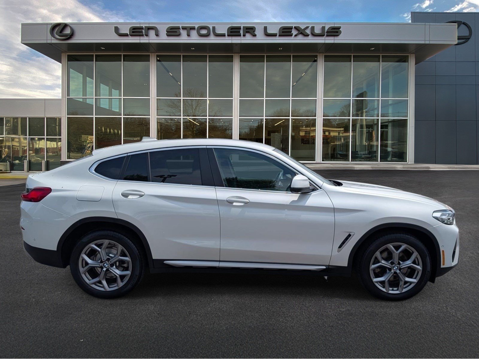 Used 2024 BMW X4 xDrive30i w/ Parking Assistance Package AWD/4WD video 2