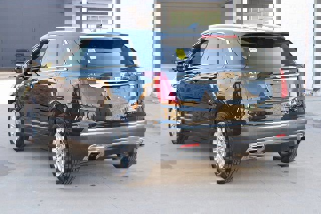 Used 2023 Cadillac XT5 Premium Luxury image 3