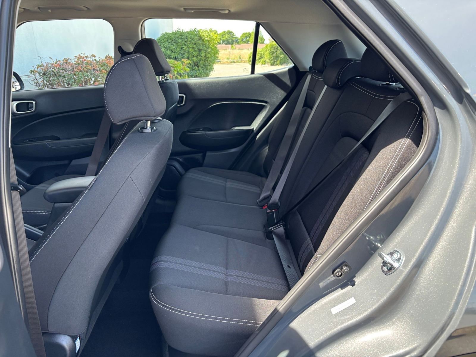 Used 2025 Hyundai Venue SEL image 25