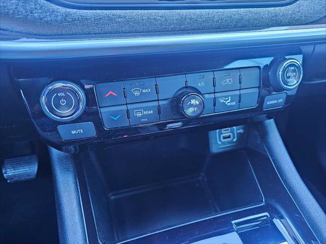 Used 2024 Jeep Compass Latitude w/ Altitude Special Edition AWD/4WD image 30