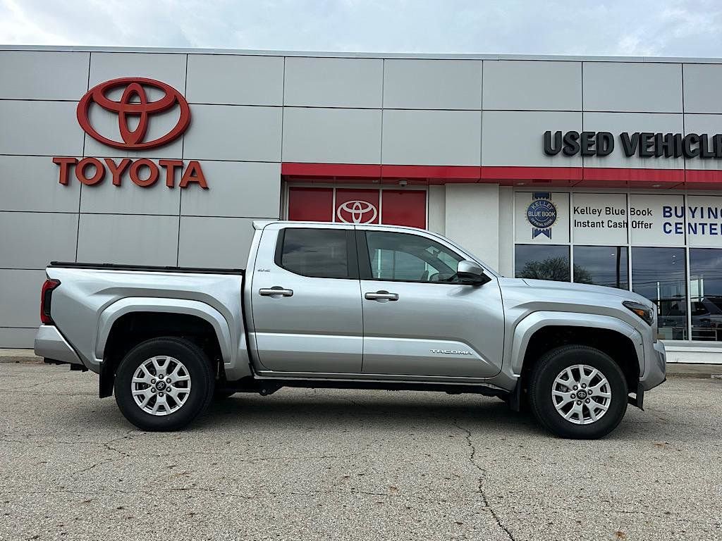Certified 2024 Toyota Tacoma SR5 AWD/4WD image 6