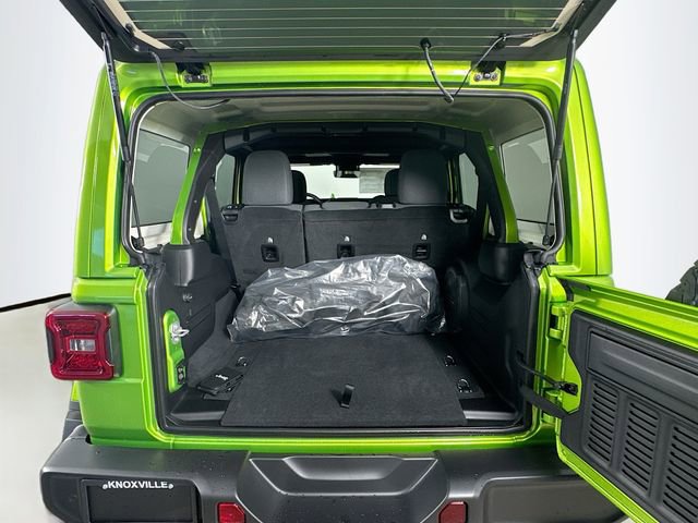 New 2025 Jeep Wrangler Unlimited Rubicon w/ Technology Group image 23