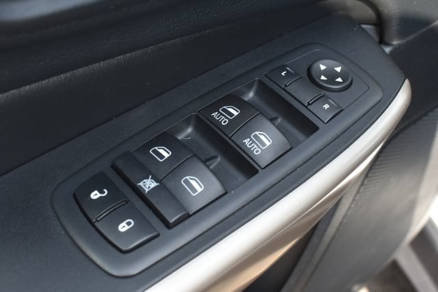 Used 2017 Jeep Cherokee Limited AWD/4WD image 18