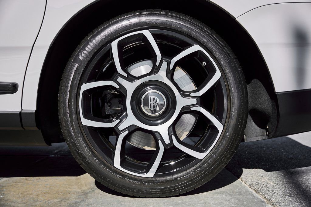 Used 2024 Rolls-Royce Cullinan Black Badge image 22